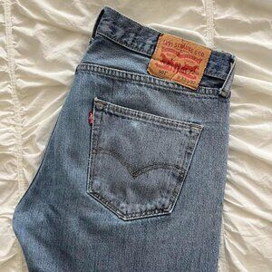 Levi's 501 Men's Medium Wash Jeans